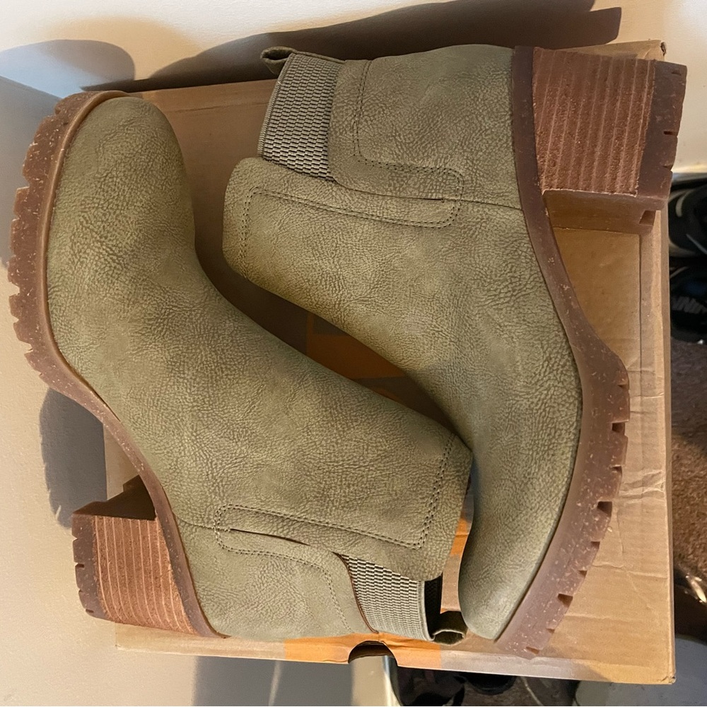 Korks Elsie NWT Boots SZ 9.5